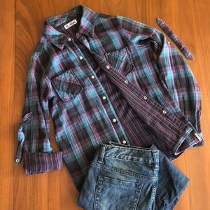 Reversible BILLABONG button down shirt.